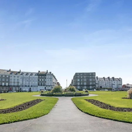 2 Bed In Whitby Oc-W811 Whitby