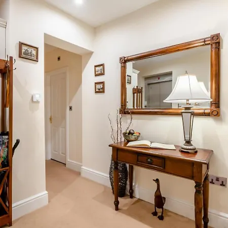 2 Bed In Whitby Oc-W811 * Whitby