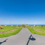 2 Bed In Oc-w811 Уитби