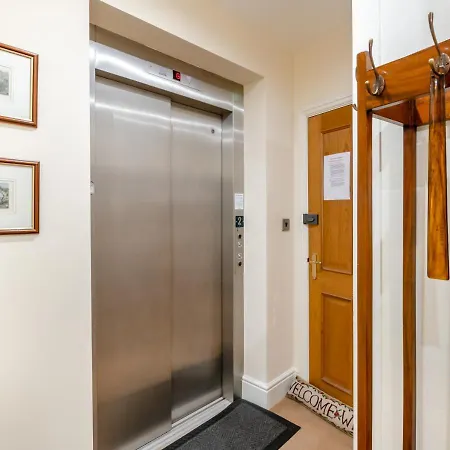 Apartment 5 Kenilworth House *