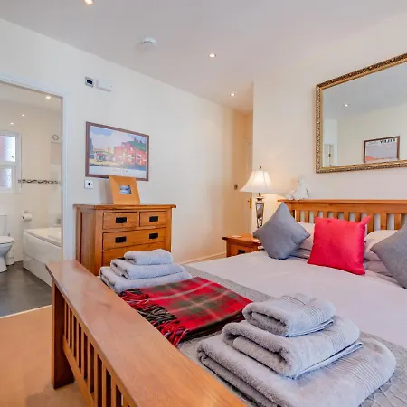 Apartment 5 Kenilworth House