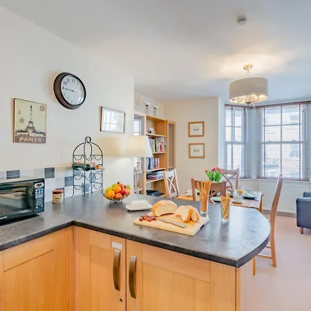 5 Kenilworth House