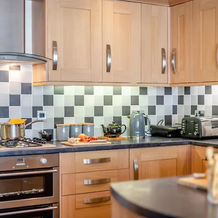 5 Kenilworth House Apartment *