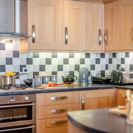 2 Bed In Oc-w811 Whitby